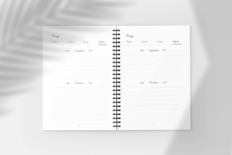 Pu&ograve; includere: Quaderno aperto con pagine a righe e rilegatura a spirale. Le pagine sono etichettate con campi per le informazioni sulla ricetta, tra cui tempo di preparazione, tempo di cottura, porzioni e difficolt&agrave;. La parola "Ricetta" &egrave; in cima a ogni pagina.