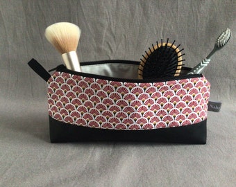 Cosmetic bag / make-up bag / wash bag / pocket with zipper / large pencil case