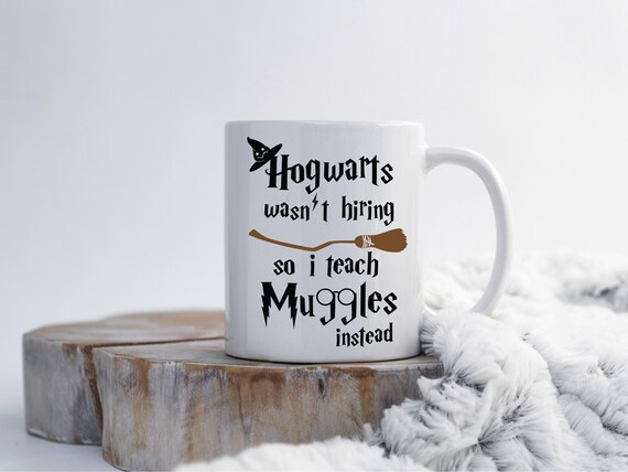 Hogwarts Wasn't Hiring So I Teach Muggle Gráfico Por Creative Design