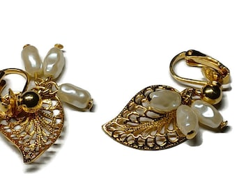 Vtg 90s Clip-On Gold Tone Leaf Earrings With Freshwater Pearls