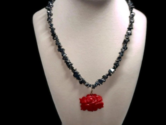 Vtg 80s Black Onyx And Carved Red Jade Necklace - image 1