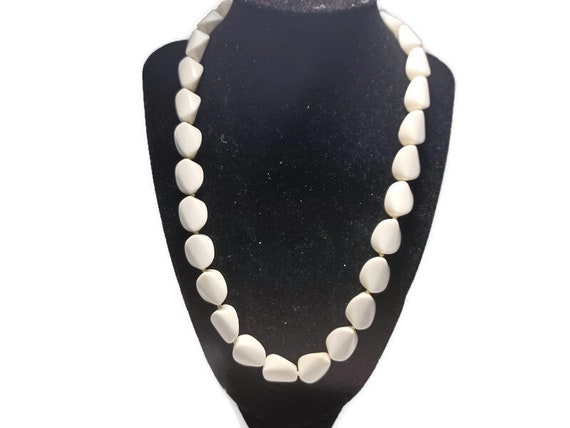 Vtg 90s White Bead Necklace - image 1