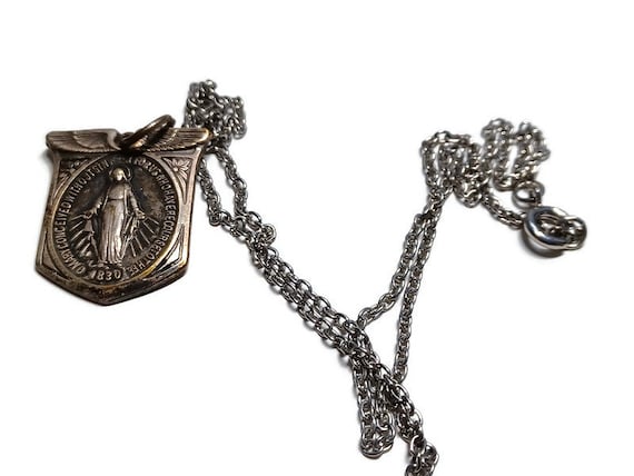 Vtg 70s Immaculate Conception Medal Necklace - image 3