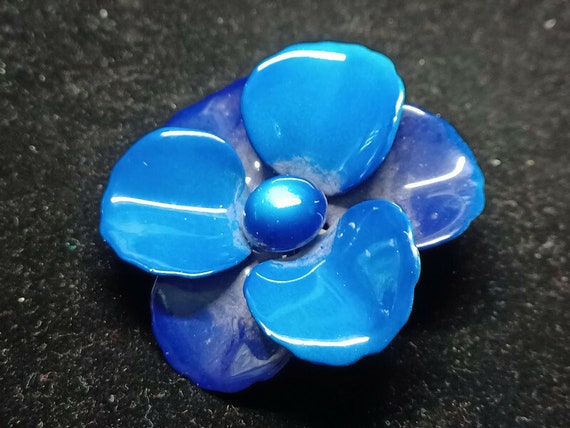 Vtg 80s Blue Enamel Flower Pin - image 2