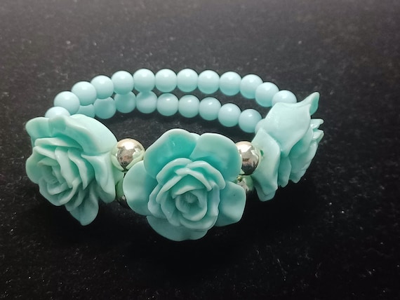 Vtg 90s Green Roses Resin Stretch Cuff Bracelet - image 1