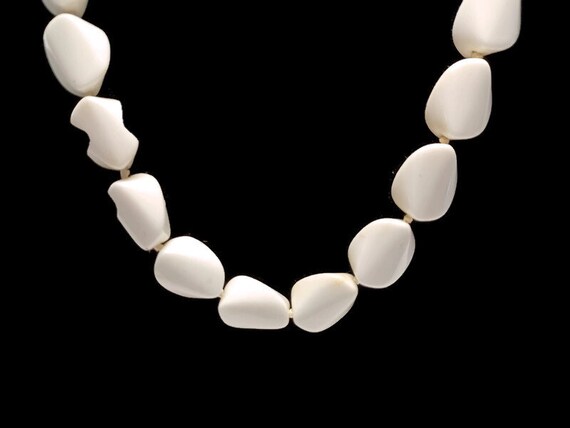 Vtg 90s White Bead Necklace - image 2