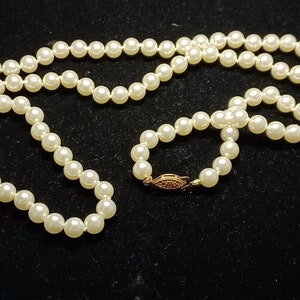 Vtg 80s Creamy Glass Faux Pearl Necklace