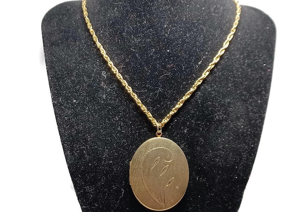 Vtg 80s Large Gold Tone Locket - image 1