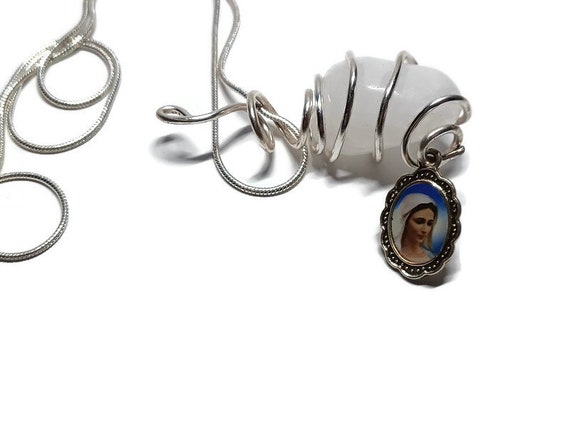 Vtg 90s Quartz Crystal And Religious Medal Neckla… - image 4