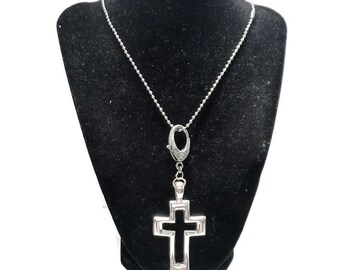 Vtg 90s UNISEX Cut Out Cross Silver Tone Necklace