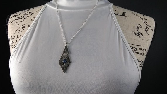 Vtg 70s Etched Silvertone Necklace With Blue Stone - image 1