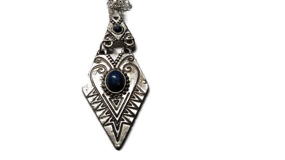 Vtg 70s Etched Silvertone Necklace With Blue Stone - image 2