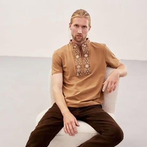 Ukrainisches T-Shirt mit originalem gestickten Ornament, ethnischer T-Shirt, Sommer-Stil 2023 , Baumwollstoff.