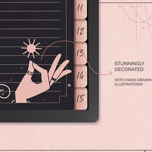 Puede incluir: Una agenda negra con una ilustraci&oacute;n de mano rosa y un sol. La agenda tiene una pesta&ntilde;a rosa con el n&uacute;mero 14. El texto "Stunningly Decorated with Hand Drawn Illustrations!" est&aacute; en el lado derecho de la imagen.