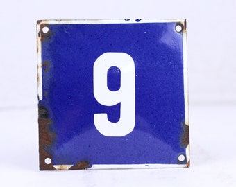 Vintage blaue und weiße Hausnummer aus Emaille, Haustürschild 9, Glücksnummer marineblaues Schild, Emaille Metallschild, Sammlerstück Zahl 9