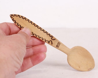Vintage petite cuillère en bois sculptée à la main, cuillère à épices, primitive