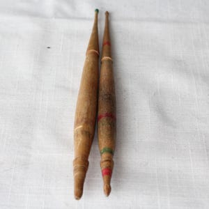 Broches de laine en bois vintage, lot de 2 fournitures en bois, présentoir antique cottage chic