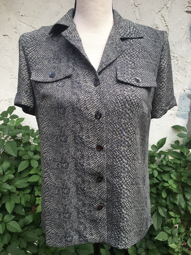 90s Vintage Faux Snakeskin Short Sleeve Button Up Blouse Top Animal Print Size 4 Petite Shirt