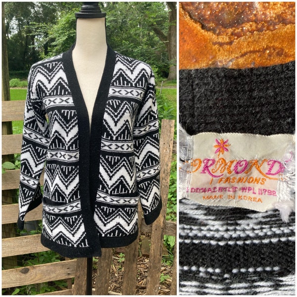 70’s Vintage Cardigan Sweater - Size Medium - Bell Sleeve, Pockets, Black & White Chevron Print, Graphic, Soft, Cozy, Fall, Hippie, Boho