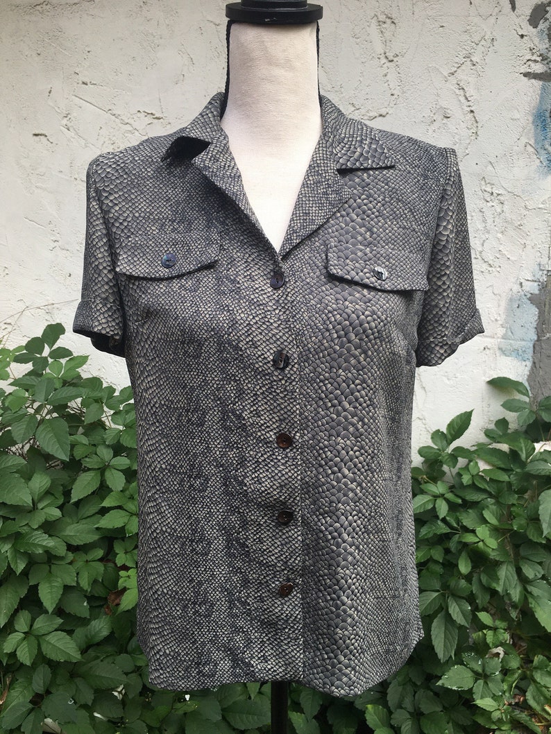 90s Vintage Faux Snakeskin Short Sleeve Button Up Blouse Top Animal Print Size 4 Petite Shirt