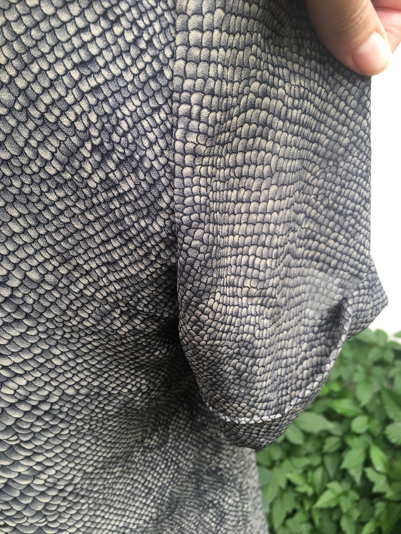 90s Vintage Faux Snakeskin Short Sleeve Button Up Blouse Top Animal Print Size 4 Petite Shirt