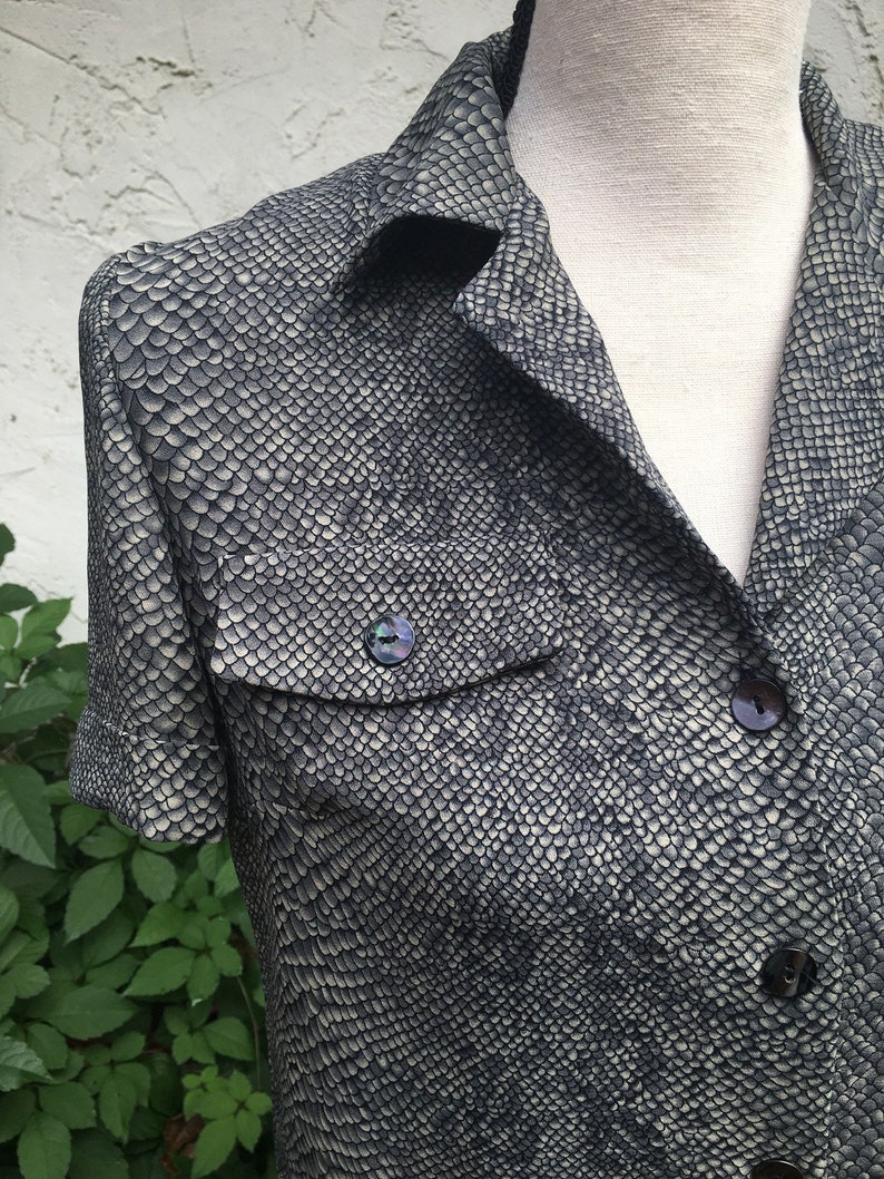 90s Vintage Faux Snakeskin Short Sleeve Button Up Blouse Top Animal Print Size 4 Petite Shirt