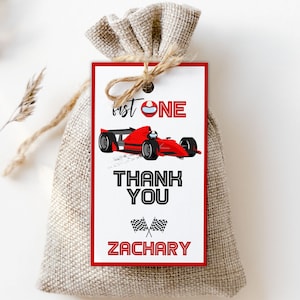 Fast One Race Car verjaardag bedankkaartje | Bewerkbaar buitbagagelabel Speed Racing | Digitale bedanktag rode raceauto | Cadeaukaartje voor autoracen