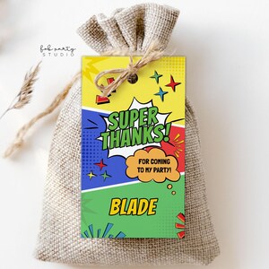 Etiqueta colorida para lembrancinhas de festa de aniversário de super-heróis | Etiqueta para presente de festa de herói de história em quadrinhos editável | Etiqueta para itens de aniversário de meninos | Cartão de agradecimento para festa de heróis
