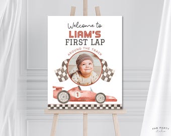 Cartello di benvenuto per il primo compleanno a tema auto da corsa / Primo giro in pista - Modello digitale stampabile e modificabile per feste di corse