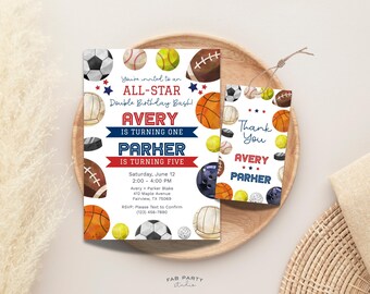Op de afbeelding: Een verjaardagsuitnodiging met sportthema en een bijpassend label met aquarelillustraties van diverse ballen, waaronder voetbal, basketbal, American football en tennisballen. De tekst luidt All-Star Double Birthday Bash, Avery is turning one, Parker is turning five en Thank You.