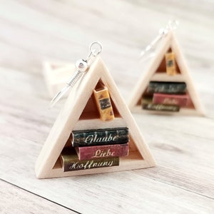 Ohrring "Glaube Liebe Hoffnung"/ Dreieck Pyramiden Hänge-Ohrringe/ Tiny & Cute/ Kawaii/ Geschenkidee Buchfreund/ Bücherliebe/Holzschmuck