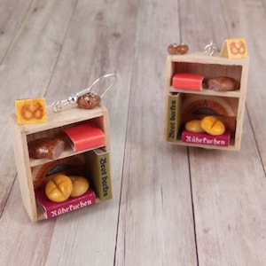 Ohrringe "Backstube" m. Büchern & Brot/ Dollhouse/ Motiv Hänge-Ohrschmuck/ Tiny/ Cute/ Kawaii/Clay Food/ Geschenkidee Bäckerin/Motiv Ohrring