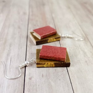 Buchstapel Ohrringe/Ohrschmuck "Symmetrie Old"/Buch Schmuck/Kawai/Papier Hängeohrringe/Bücherfreund/Tiny/Mini/Papier Schmuck/Paper Art/Fun