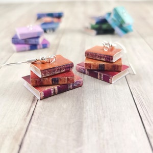 Bücherstapel Ohrringe "Rainbow"/ Mini Buchschmuck/Kawaii Buchfreund/Paperart/ Bibliothek/Uniktat/Ohrring bunt Regenbogen