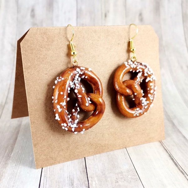 Orecchini "Laugenbrezel"/ Argilla da modellare/ Orecchini in miniatura/ Orecchini con motivi/ Gioielli Oktoberfest/ Kawaii/ Minuscoli/ Carini/ Pretzel/ Orecchini a clip/ Divertenti