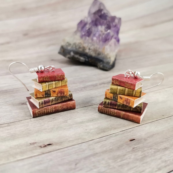 Buchstapel Ohrring 5/ Antik Buchschmuck/ Papier Hängeohrring/ Tiny & Cute/ Miniature Paper Art/ Bibliothekar/ Lehrer Geschenk/ Booklove