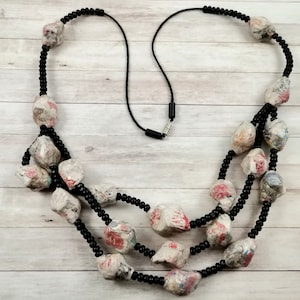 Collana di carta e pietre riciclate "Aventia" / Collana di carta e pietre / Collana di riciclo / Collana di perle di marmo / Collana / Arte della carta / Riciclo