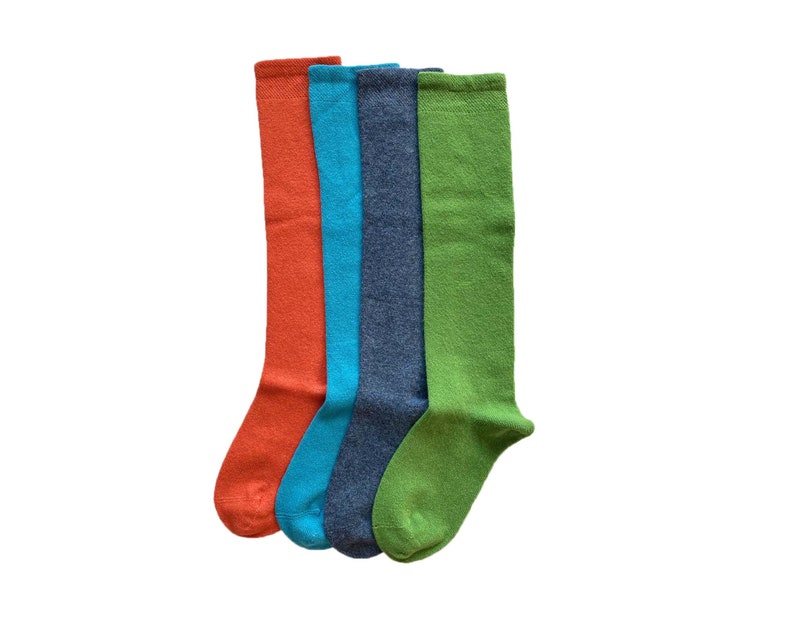 Prix réduit pour 4 paires de chaussettes hautes colorées en laine pour femme Laine fine spéciale Cadeau de Saint-Valentin pour elle image 1