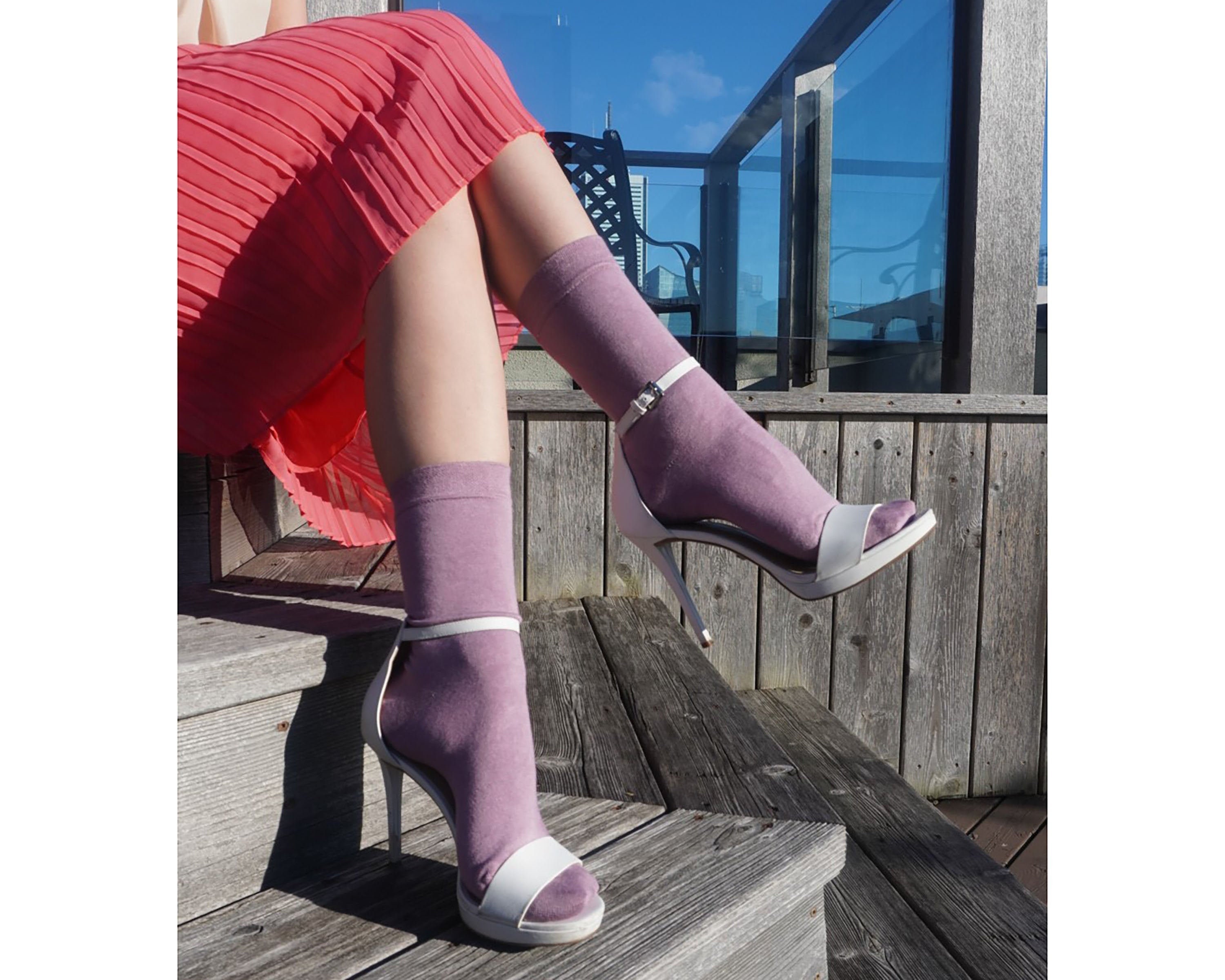 White Socks with Rose Pattern - Women Collection - Sunchoice Socks