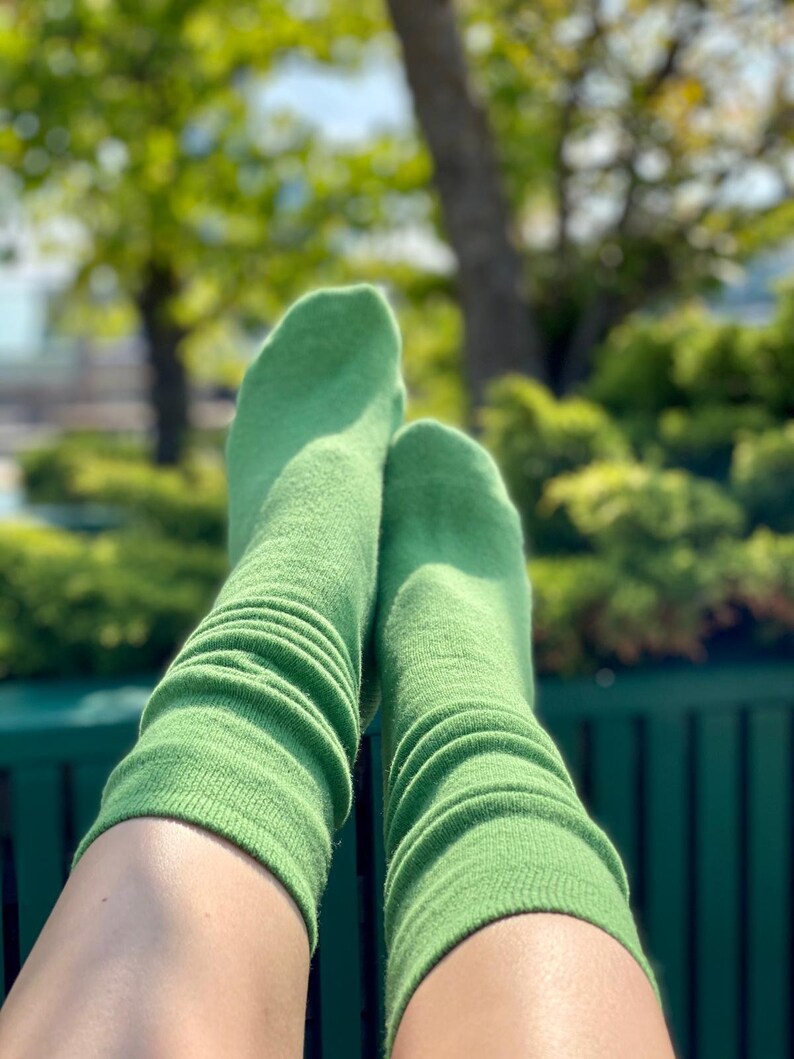 Prix réduit pour 4 paires de chaussettes hautes colorées en laine pour femme Laine fine spéciale Cadeau de Saint-Valentin pour elle image 3