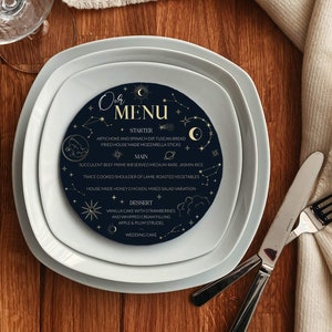 Casamento Celestial, Modelo de Cartão de Menu Redondo Planetário para Casamento de Noite Estrelada e Lua, Cartão de Menu de Mesa Boho Witchy #063