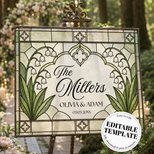 Puede incluir: Un letrero de boda rectangular de vidrieras con el texto "The Millers" y los nombres "Olivia & Adam" con una fecha. El letrero presenta un diseño floral con lirios de los valles y está sobre un caballete de madera. El letrero también tiene el texto "EDITABLE TEMPLATE".