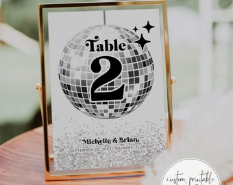 Modèles de numéros de table disco pour un mariage rétro ou une baby shower groovy avec un thème rétro des années 70 | Modèle imprimable #065d