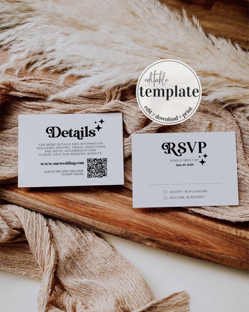 Op de afbeelding: Twee witte kaarten met zwarte tekst. De eerste kaart zegt "Details" met een stervormig ontwerp en bevat een QR-code. De tweede kaart zegt "RSVP" met een stervormig ontwerp en bevat de tekst "Graag reageren voor 20 juni 2022". Er zijn twee keuzerondjes onder de tekst, een voor "Accepteren met plezier" en een voor "Afwijzen met spijt".