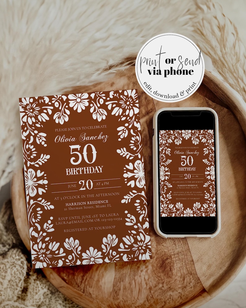 Peut inclure: Une invitation d'anniversaire marron avec une bordure florale blanche et du texte. L'invitation indique "Olivia Sanchez 50 Anniversaire 20 Juin". Un smartphone affiche le m&ecirc;me design. L'image comprend &eacute;galement un graphique circulaire qui dit "imprimer ou envoyer par t&eacute;l&eacute;phone".