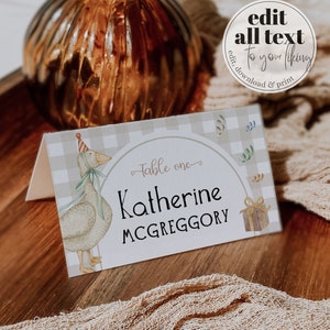 Marque-places neutres en matière de genre One Silly Goose pour le premier anniversaire, garçons, étiquettes de nourriture sur le thème de Silly Goose, décor naturel imprimable modèle #068