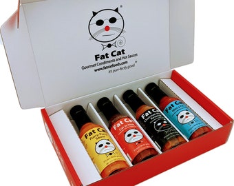 Boîte-cadeau de sauce piquante avec nom de chat drôle (sauces avec noms de mots de chat) Lot varié par Fat Cat Gourmet (4 bouteilles – pour les humains, pas les animaux de compagnie)