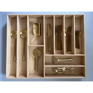 Wooden Cutlery Organizer for Silverware – Handmade Wood Flatware Tray, Kitchen Drawer Insert, Cutlery & Utensil Divider | CRAFTOLAS