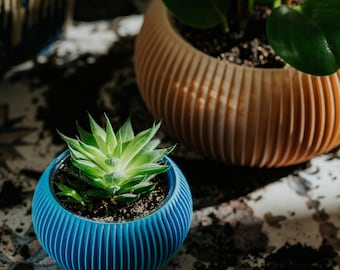 Small planter 71P01.120.BLUE / 3d printed plant pot / ecofriendly and geometric / minimalist and modern