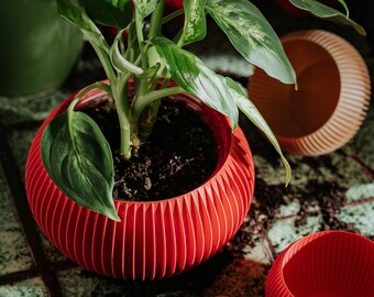 Medium planter 71P01.500.RED / 3d printed plant pot / ecofriendly and geometric / minimalist and modern